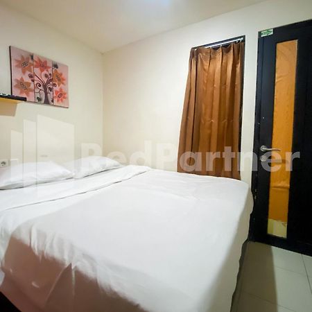 Audah Guesthouse Syariah Redpartner Джакарта Екстер'єр фото