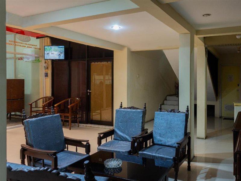 Audah Guesthouse Syariah Redpartner Джакарта Екстер'єр фото