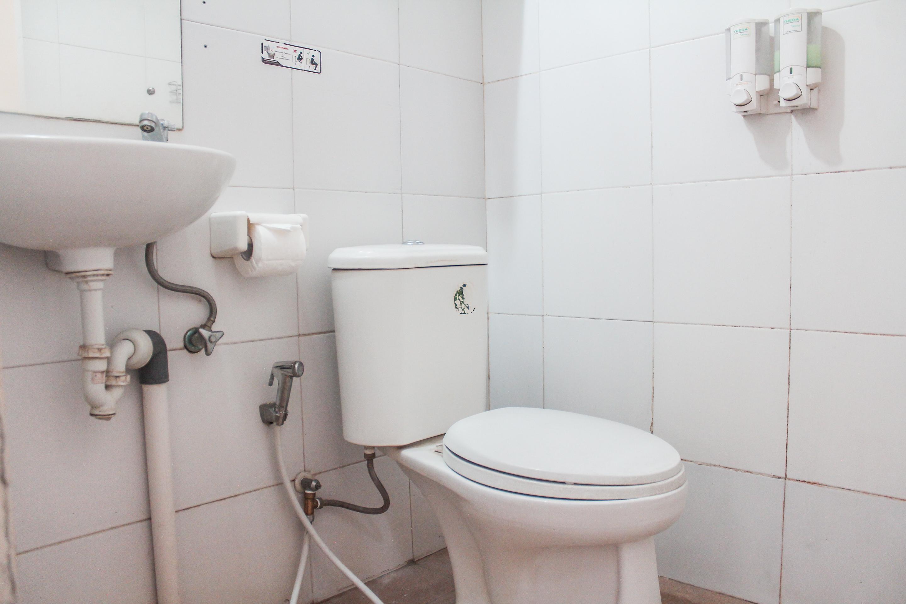 Audah Guesthouse Syariah Redpartner Джакарта Екстер'єр фото