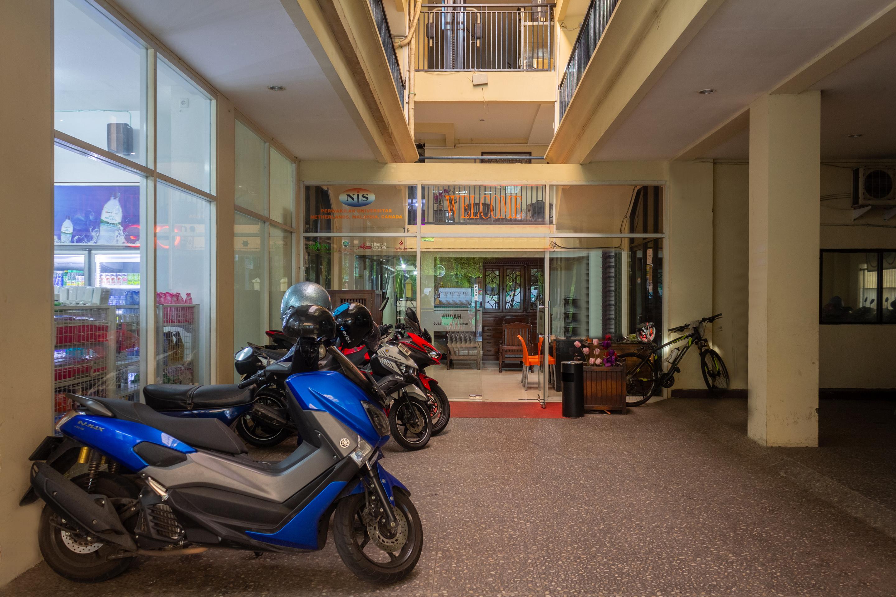 Audah Guesthouse Syariah Redpartner Джакарта Екстер'єр фото