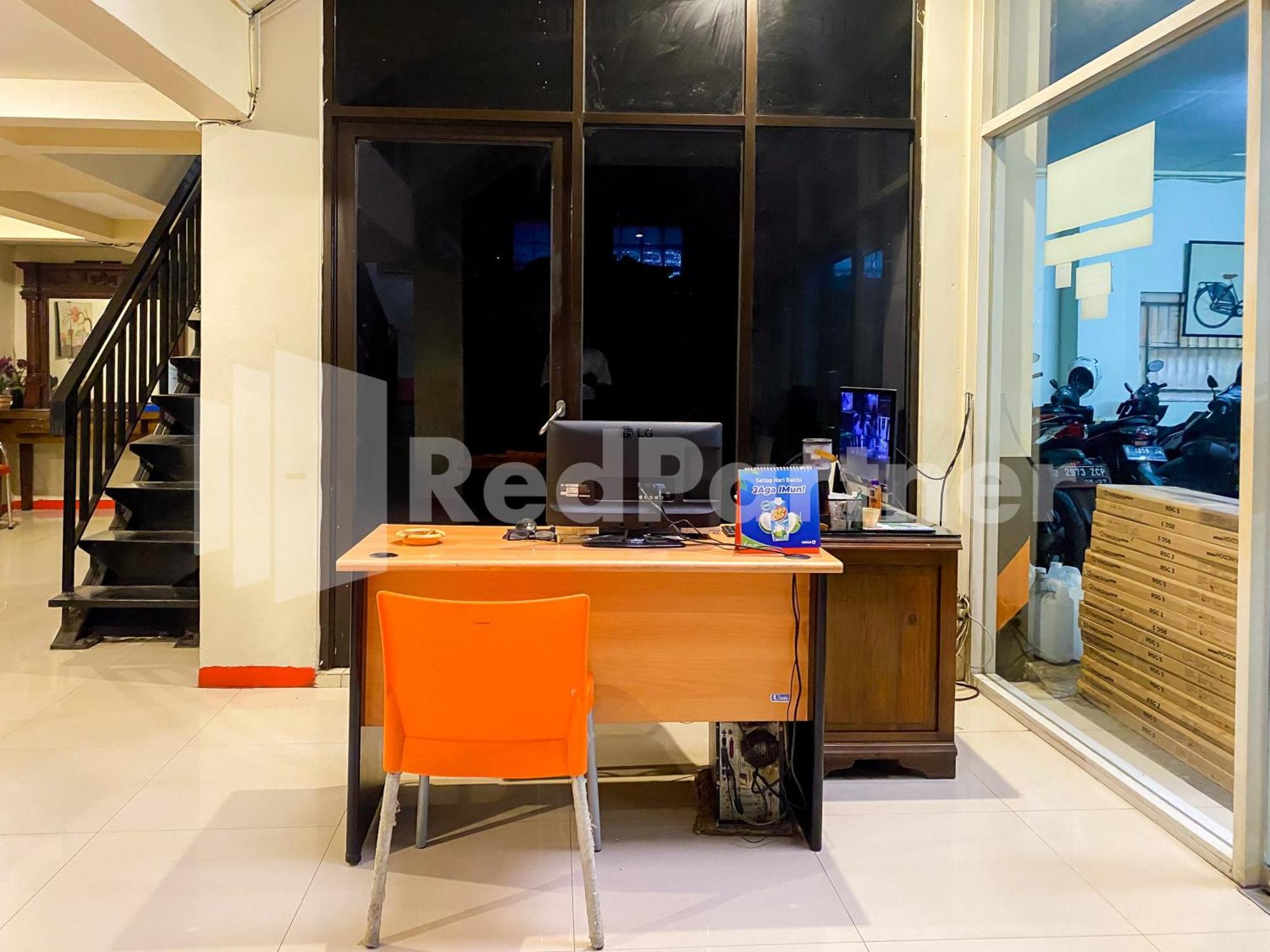 Audah Guesthouse Syariah Redpartner Джакарта Екстер'єр фото
